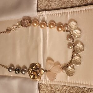 Flowers and crystals necklace